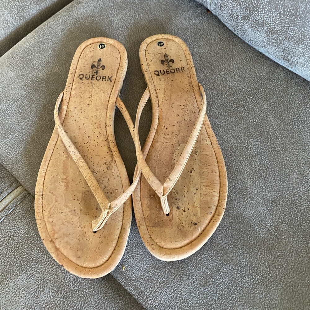 Women's Tan Flip Flops